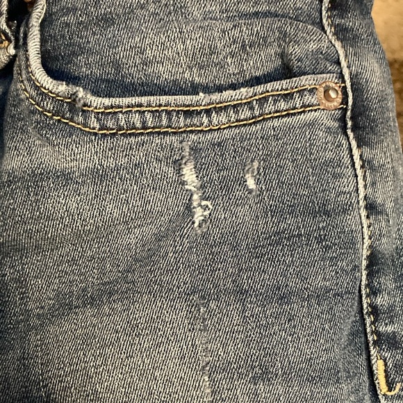 Old Navy Kids karate slim Distressed Jeans with built in flex max. - Picture 6 of 10